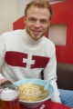 Mlli geniesst eine Ramen Suppe