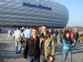 Simon und Andreas vor der Arena